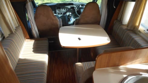 EASY 9 MOTORHOME HIRE JUST TURN UP AND GO