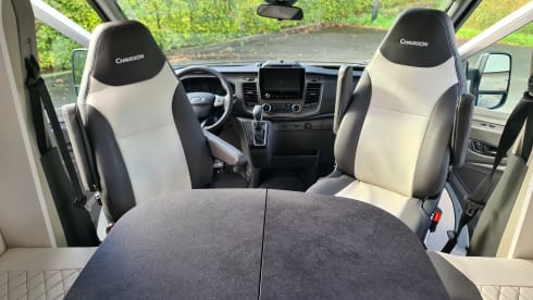T814XB – Chausson 777GA Automatic Titanium Premium very luxurious, km free
