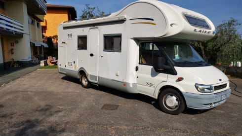 Laika x700  – Super accessorized attic camper