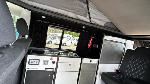 YR71KTO NOMAD LONDON – 4 Berth Nomad Camper LONDON - ROMFORD