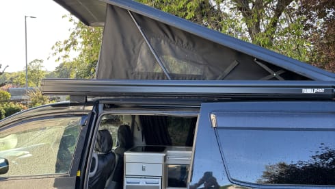Dolly – Beautiful compact 3 Berth camper van. 