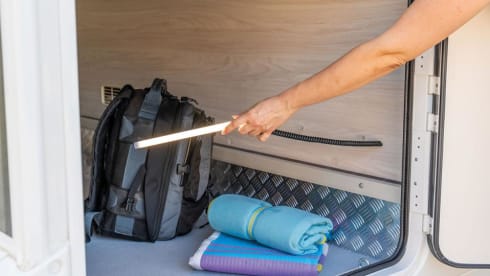 XGO King 3 – Brand new, luxurious 4-person Alcove camper