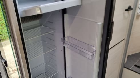 Kampergeluk – Beleef jouw uniek avontuur met onze 4-persoons automaat camper