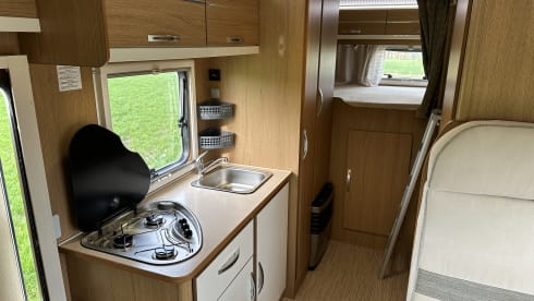 Riviera Garage – Beautiful Ford Riviera for 6 persons with XXL garage