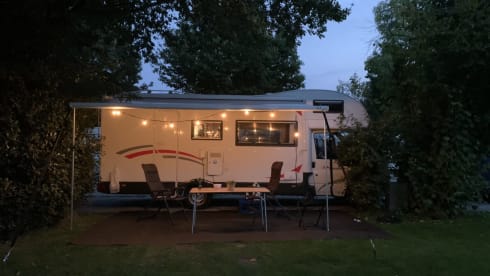 Nette 6-persoons familiecamper (Ford Granduca 77)