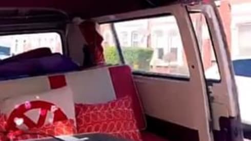 Ruby Tuesday  – Volkswagen Campervan mit 4 Schlafplätzen plus Rundzelt mit 4 Schlafplätzen 