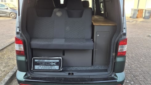 Valerie – Craig's Camper - VW Transporter 4 Berth + Awning