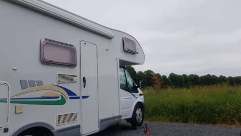  Chausson Flash 03 – Comfortable family camper with bunk beds