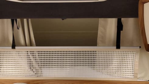 Premium integrated 5-person camper with bunk and lifting bed