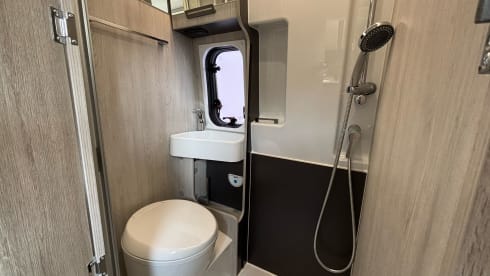 Pol – luxurious long bus camper!