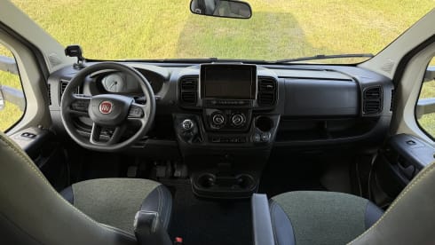 Tom & Mel – 🏝️ - OUT TIME - 🏞️