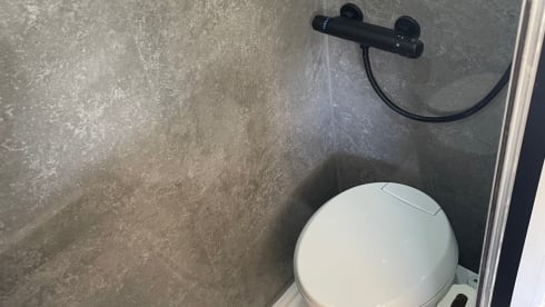 Arthur – 'Arthur' Luxurious VW Crafter Expedition Campervan Pop-up Roof Sleeps 4