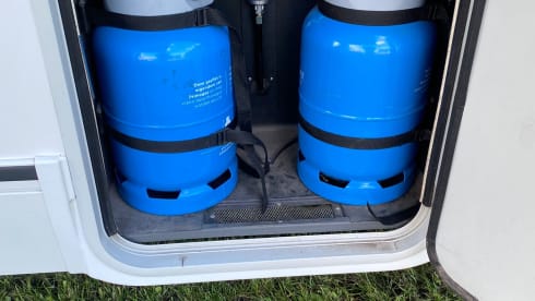 Beautiful 4 person semi-integral camper