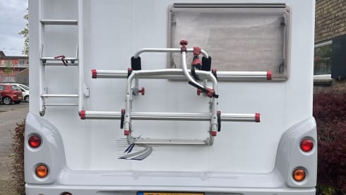 Freedom traveler – 4p Bürstner semi-integrated uit 2006