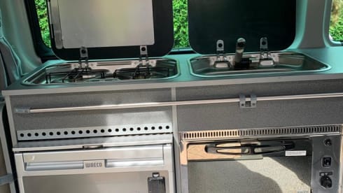 Stanley – 4 berth Volkswagen T5 Bilbo Celex