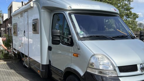 Camper Harderwijk – 4p Bürstner semi-integrated from 2004