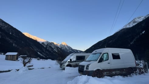 PatHFinder, the Off-Grid Volkswagen Crafter camper from Rotterdam
