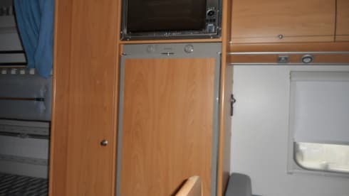 EASY 4 MOTORHOME HIRE JUST TURN UP AND GO