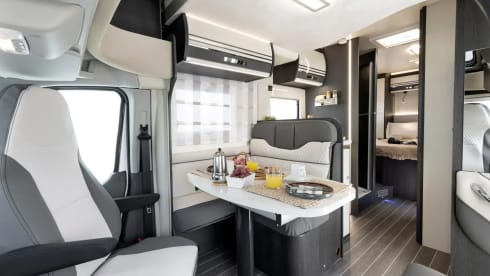 Sierra Nevada – BRAND NEW 4 Berth Roller Team Zefiro 696 (2025) Manual
