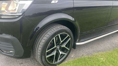 Vincent vangooo – 4 berth Volkswagen campervan from 2020