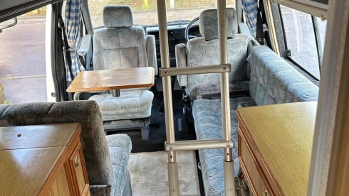 TOM – 5 berth VW T25 Autosleeper Topaz w/ KITCHEN, BATHROOM
