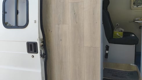 2p Peugeot bus from 2001