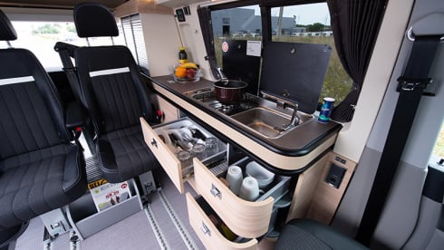 2 to 6 persons Volkswagen Style VAN