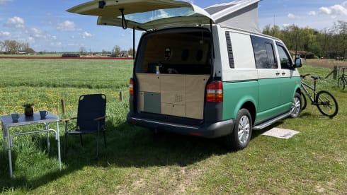Experience adventures with Jip! 2p VW camper bus