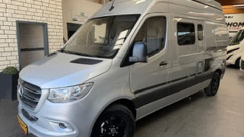 4-seater Mercedes-Benz bus from 2023