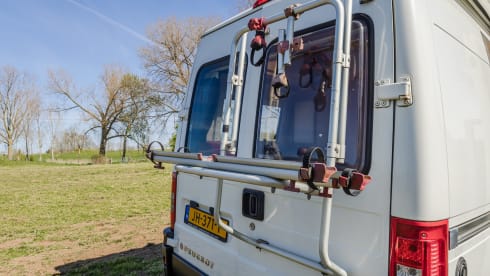 Vip camper loopt lekker met alles er op en aan makkelijk pakeren met een lengte van 5.40  – 2p Peugeot campervan from 2002