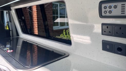 Bumble Bee – 4 berth Volkswagen campervan from 2017