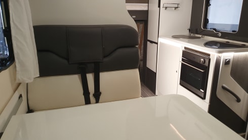 Walnut- – Luxury 6 berth Motorhome!