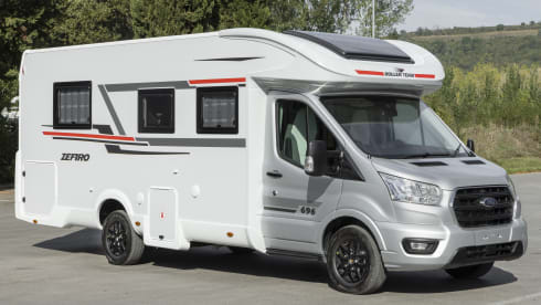 UWO – Fixed Double Bed 4 Berth Motorhome | Couples & Family | Automatic 