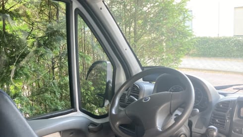 Nice 6 person Knaus Sun Traveler family camper