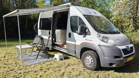 2p Peugeot bus uit 2008