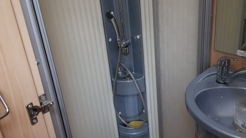 Nice handy camper for 5 to 6 people for rent