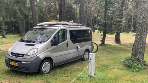 Viv – Handy and complete bus camper