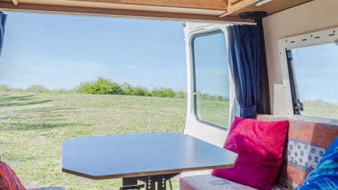 Vip camper loopt lekker met alles er op en aan makkelijk pakeren met een lengte van 5.40  – 2p Peugeot campervan from 2002