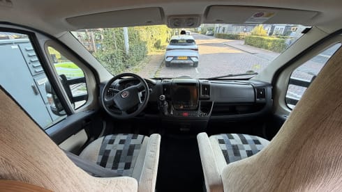 Roadtripper – Beau camping-car familial très complet avec de nombreux extras