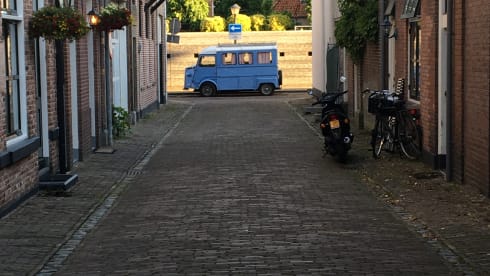 Feel good trip in retro Citroen HY - ultimate relaxation with character