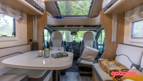 Mielke – Spacious Mobilhome Rollerteam Zefiro Plus 298TL 5 persons - Automatic