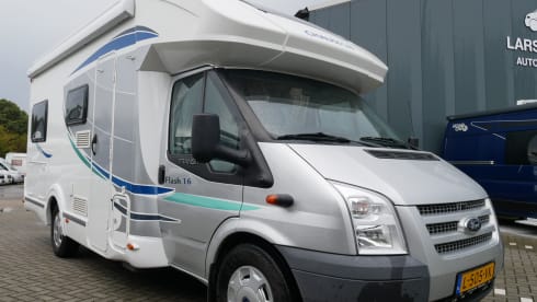 Chausson Flash 16, 4-person, longitudinal beds, pull-down bed!!