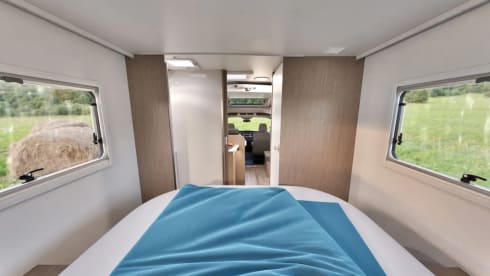 Lucy – 2p Carado from 2024, Queen bed, Semi-integrated