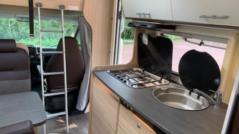 Sunny – Sunlight A70 alcove 6 person Automatic 150 HP built in 2018