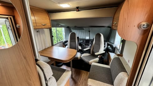 Spacious Luxury Camper 4/5p | hp 170 | transverse bed & lifting bed | complete inventory 