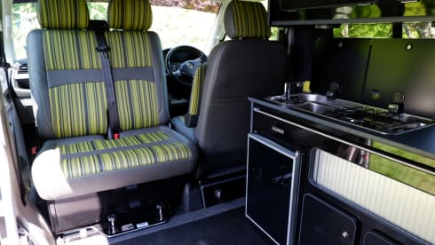 Cruisin-Camper – VW Transporter 2018 T6 – 4 berth 