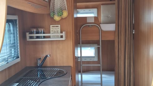 Ideal 6-person Ford family camper