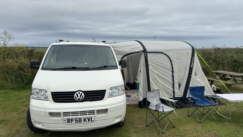 Betsy – Cool 2 berth Volkswagen campervan from 2008