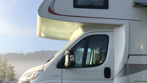 T33M GO – Rollerteam 746 - 6 Berth Motorhome