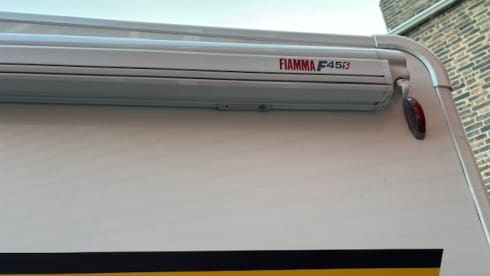 Beni – 6 Berth / 6 Seatbelt Benimar Primero 313